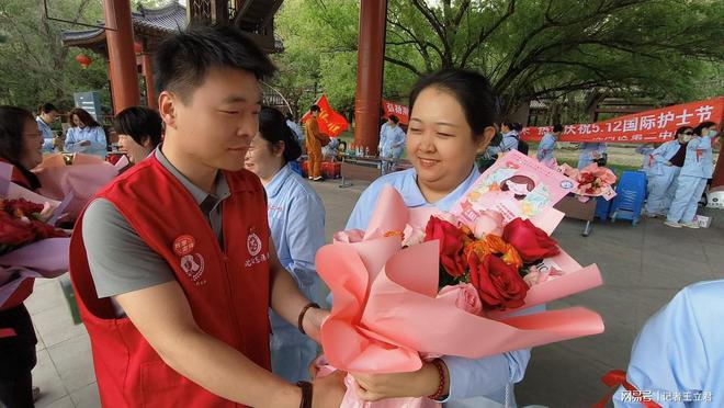 企业致敬白衣天使凝聚社会温情pg电子免费模拟器沈阳爱心(图5)