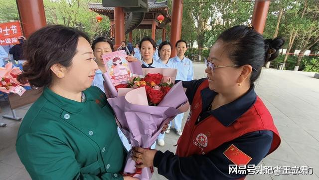 企业致敬白衣天使凝聚社会温情pg电子免费模拟器沈阳爱心(图3)