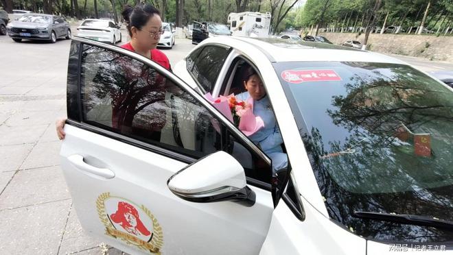 企业致敬白衣天使凝聚社会温情pg电子免费模拟器沈阳爱心(图4)